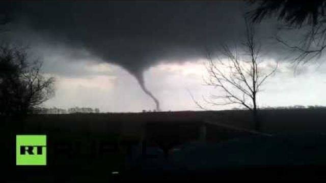 RAW: Large tornado rips through Illinois