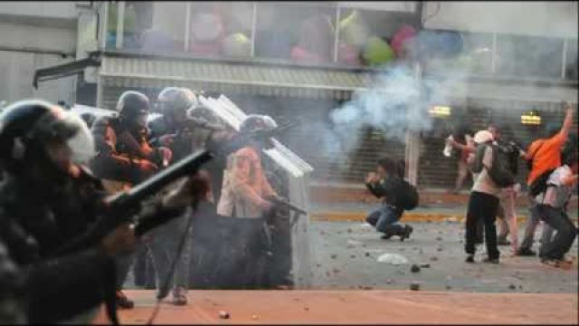 Venezuela Chaos: Military Can Now Legally Use Firearms Against Demonstrators